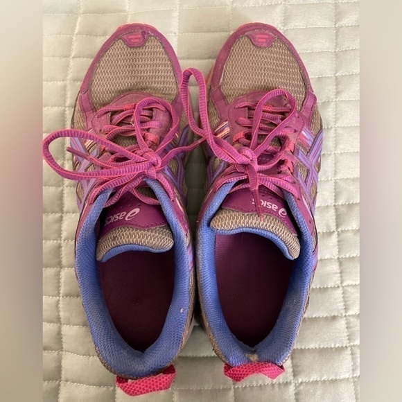 ASICS gel venture 5 running shoes, great condition, minor signs of wear. Size 9 - Picture 3 of 7